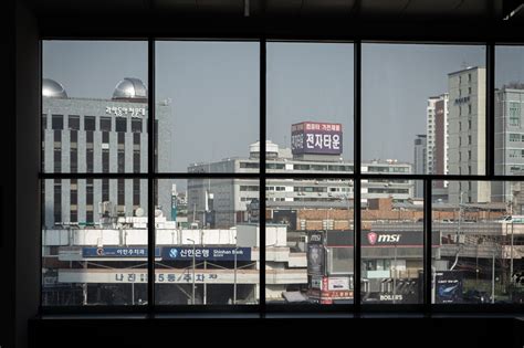 Exploring the Yongsan Electronics Market: A Glimpse of Technology.